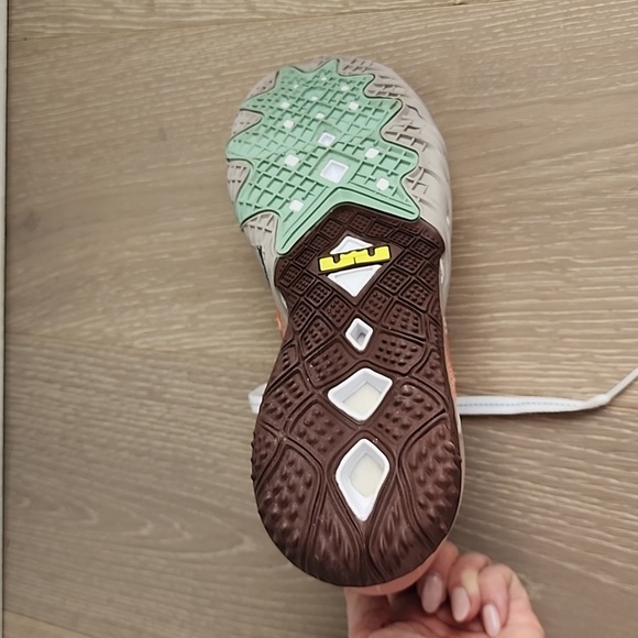 NIKE LEBRON 18 LOW X MIMI PLANGE "MAD KING" shoe women's size 7 - Picture 9 of 10